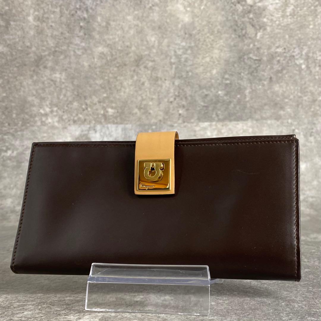 美品 フェラガモ ゴールド ガンチーニ 二つ折り 長財布 ブラウン