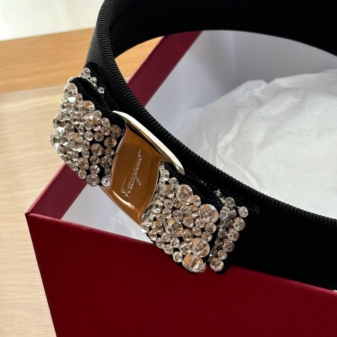 新品未使用50%off箱/紙袋付き サルヴァトーレフェラガモ 黒カチューシャ