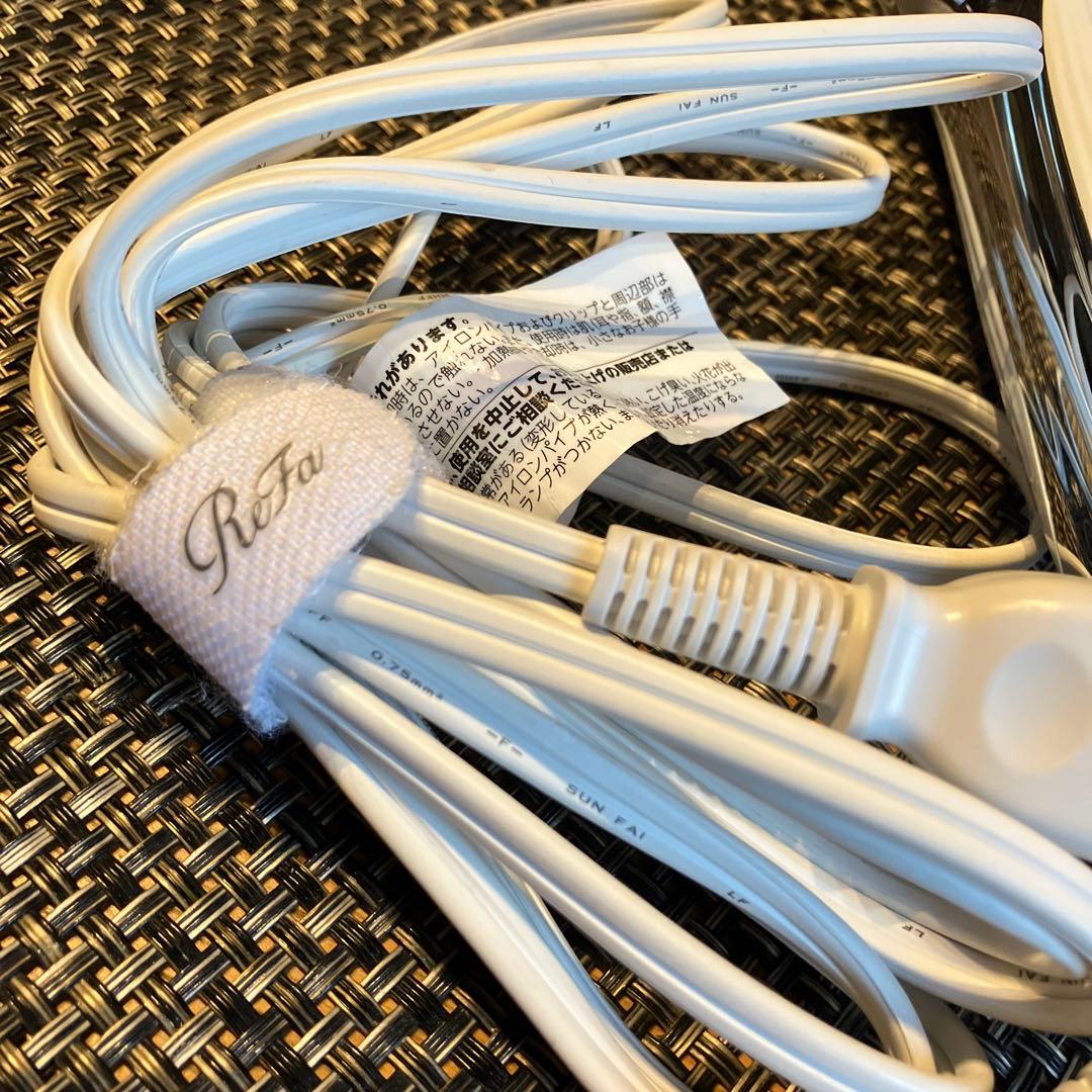 2024年製ホワイト/ReFaカールヘアアイロン