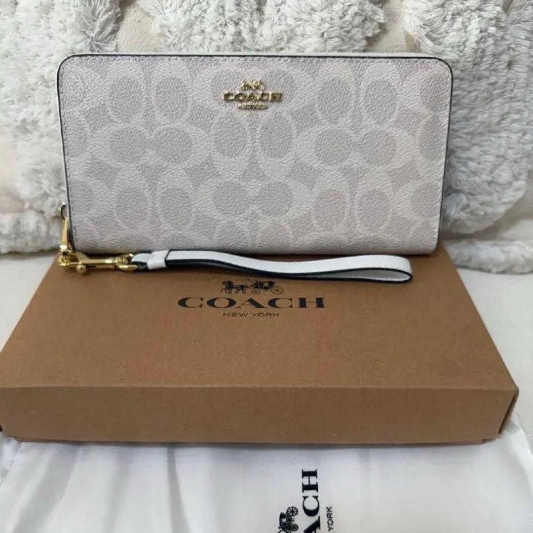 COACH ロゴ入りホワイト長財布 新品タグ付き