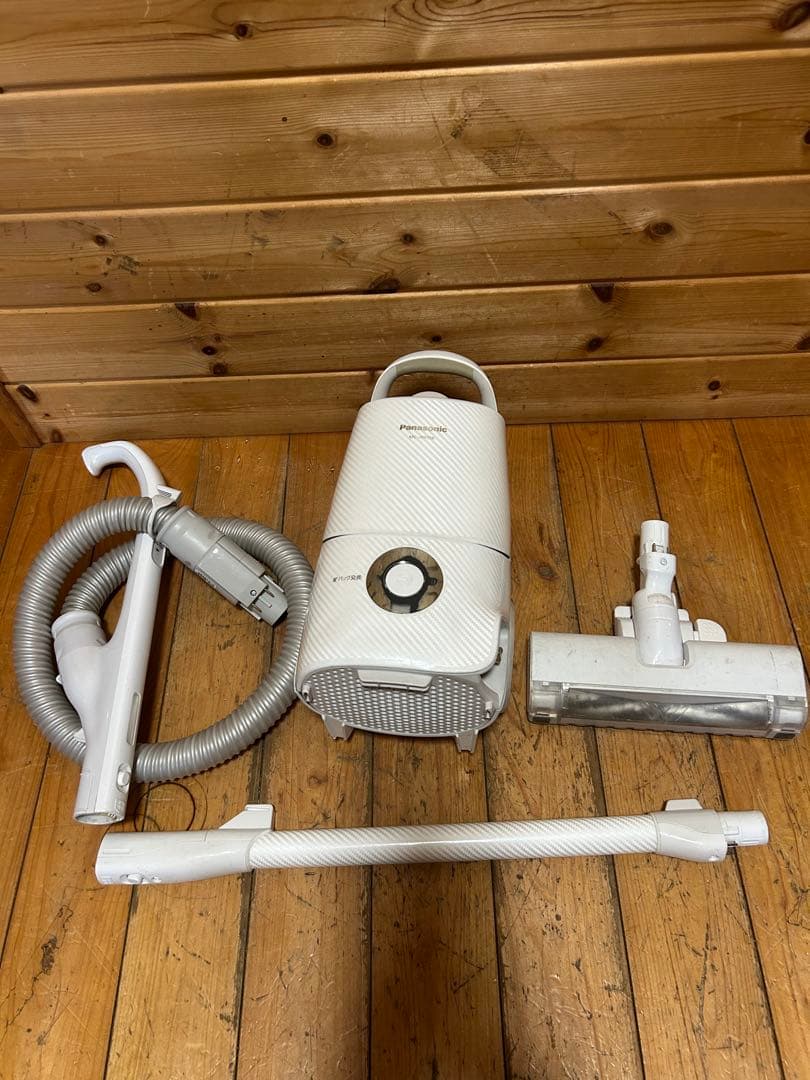 パナソニック　紙パック式　軽量静音の人気シリーズクリーナー　MC-JK830K