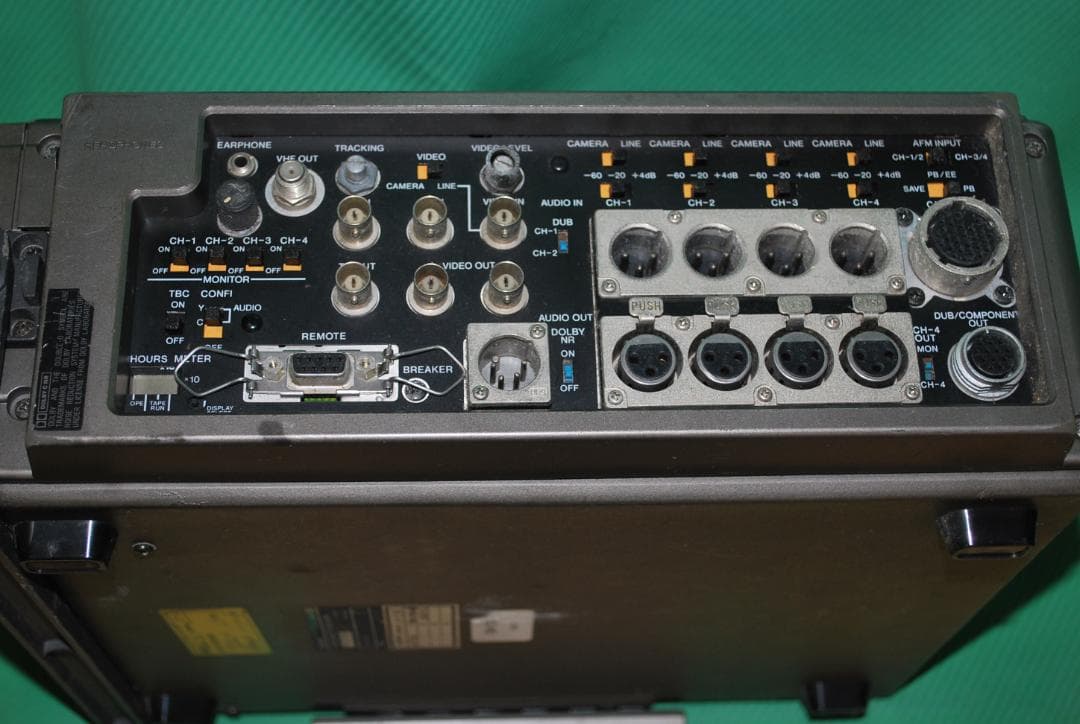 ソニー放送用SPポータブルレコーダーBVW-35ジャンク品の出品です。