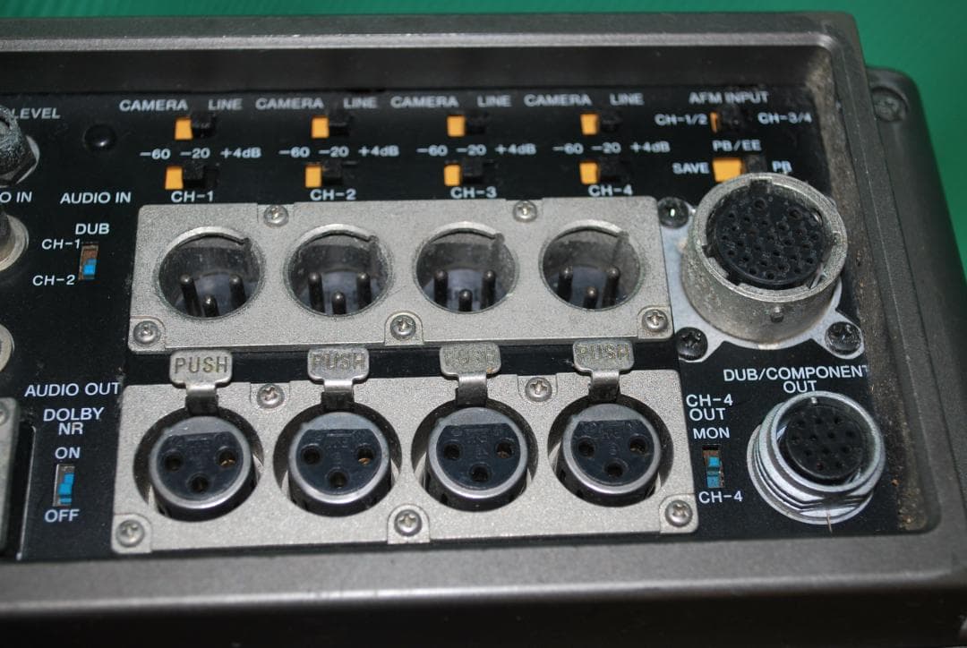 ソニー放送用SPポータブルレコーダーBVW-35ジャンク品の出品です。