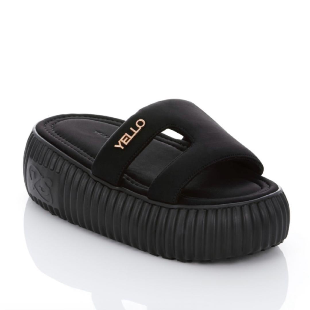 靴 YELLO TOKYO BLACK PLATFORM SLIDERS
