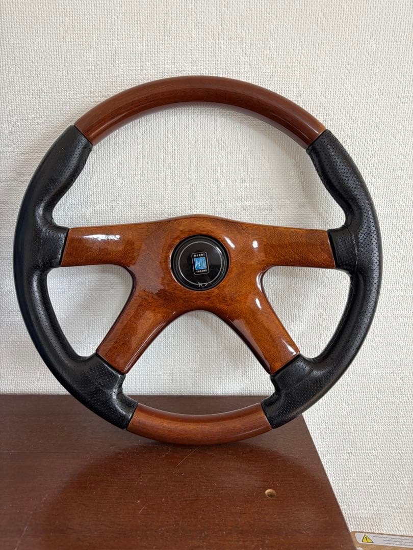 希少 ナルディ ウッドステアリング　ホーン付き