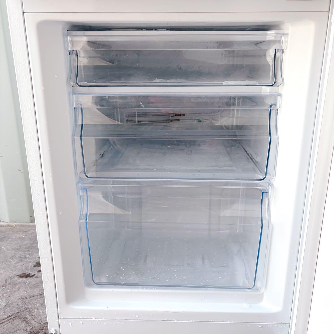 運搬取付無料！ホワイト純正Hisenseスタイリッシュ2ドア冷蔵庫！完動超美品！