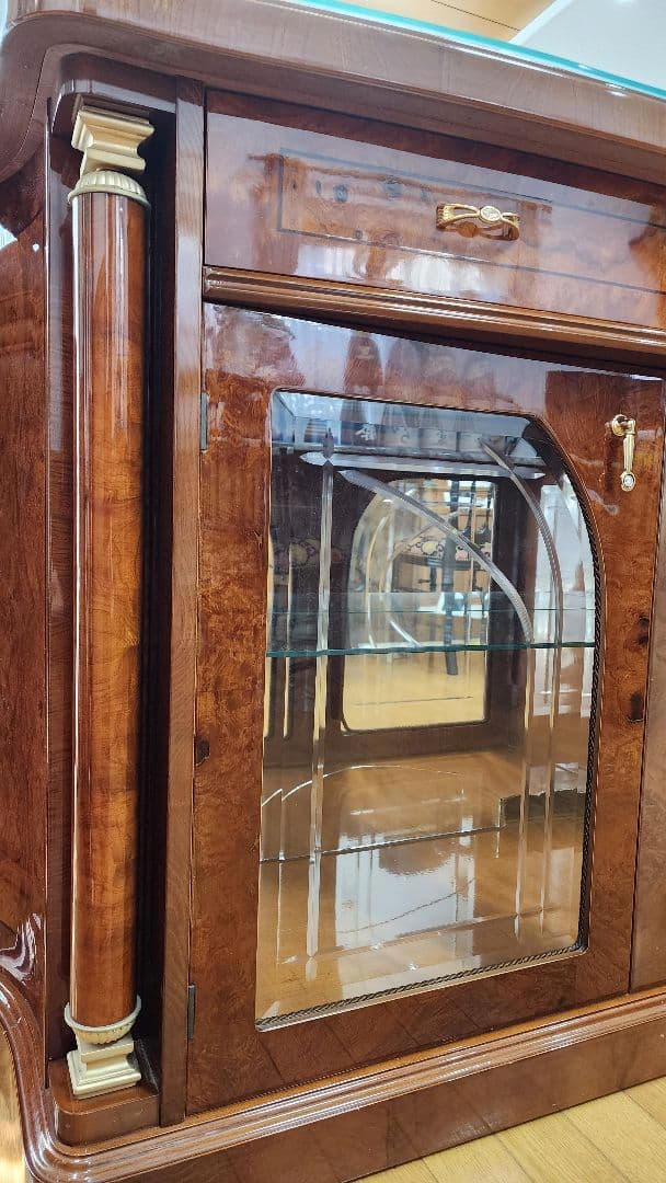クラシック木製キャビネット ガラス扉付き