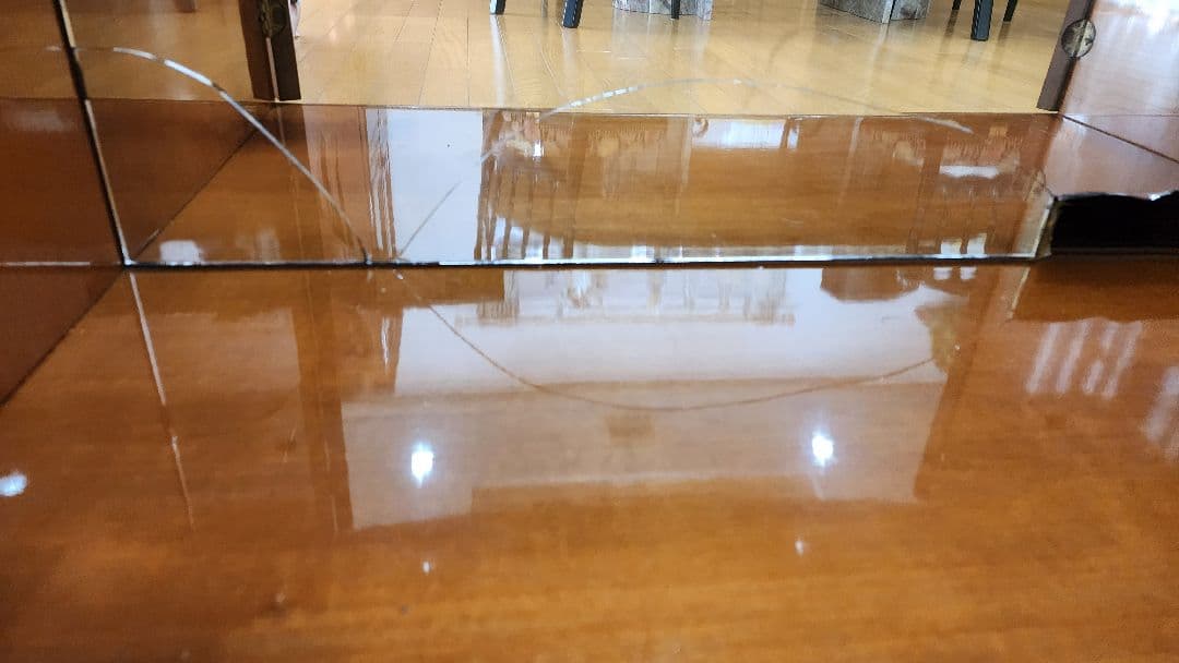 クラシック木製キャビネット ガラス扉付き