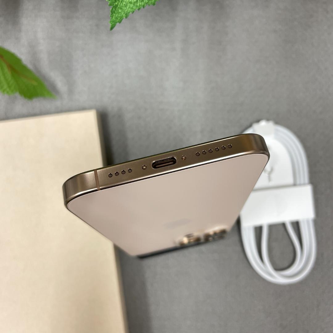 新品同様 iPhone 16ProMax 256GB 国内版 SIMフリー