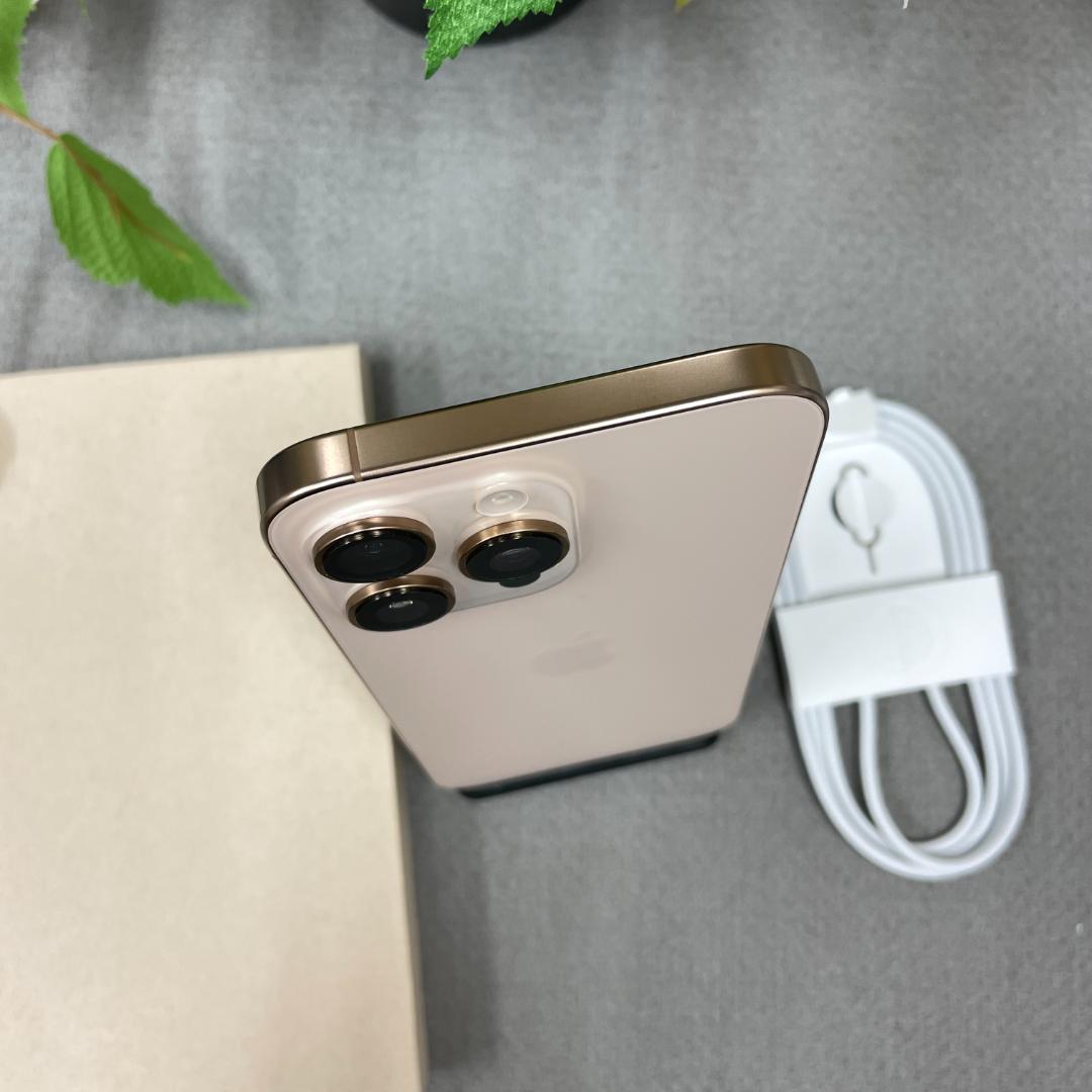 新品同様 iPhone 16ProMax 256GB 国内版 SIMフリー