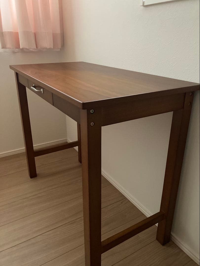 ブラウンのシンプルパソコンデスク　アンティーク風