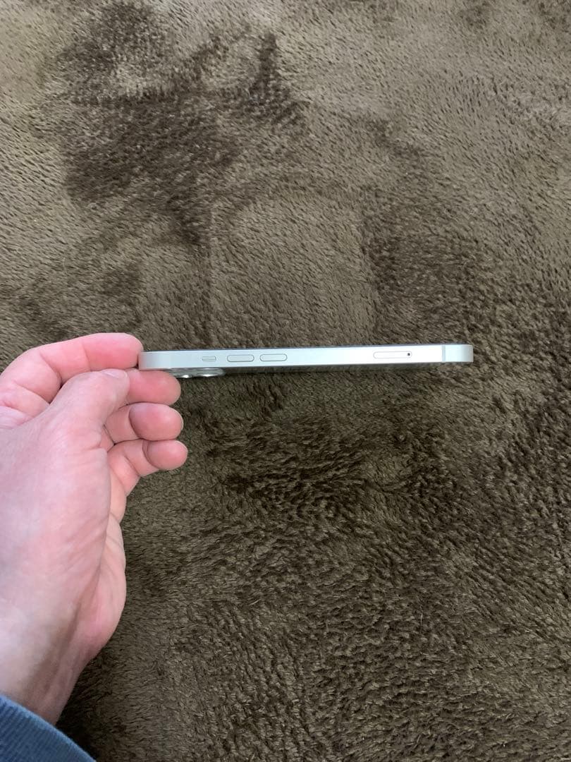 iPhone 13 128GB SIMフリーSpigenケース付き　値下げ！