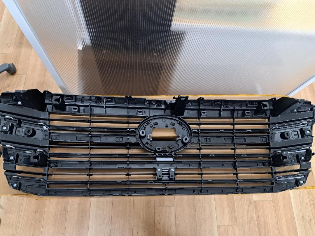 ランドクルーザー 300 ランクル フロントグリル LC300 (ブラック)