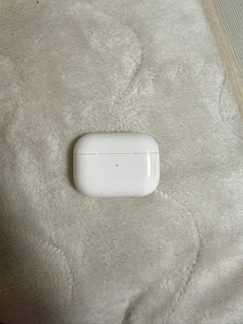 AirPods pro 第2世代　充電ケースと右耳