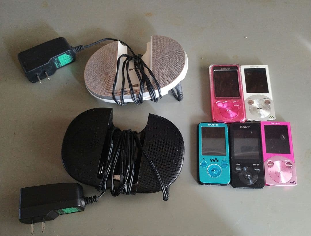 SONY　ウォークマン５個、スピーカ２個