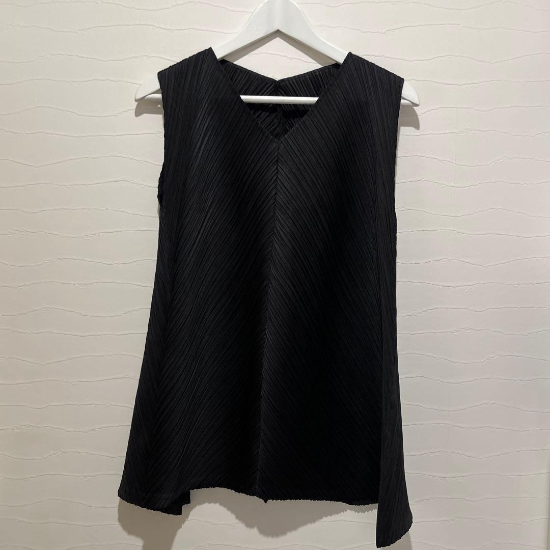 プリーツプリーズ　ノースリーブチュニック 黒