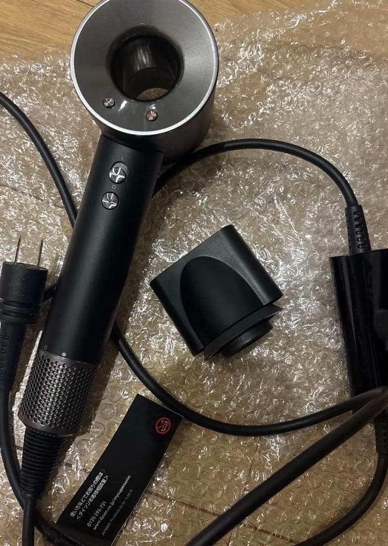 ダイソンドライヤー　ブラック