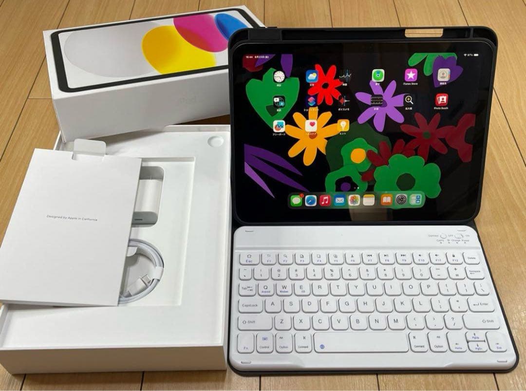 【超美品】Ipad第10世代Simモデルキーボードとカバー付き