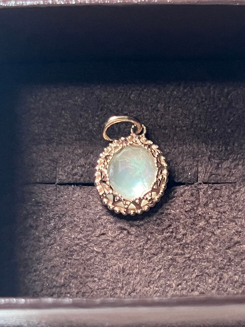 agete アガット　リバーシブルチャーム　K10 クォーツ　シェル