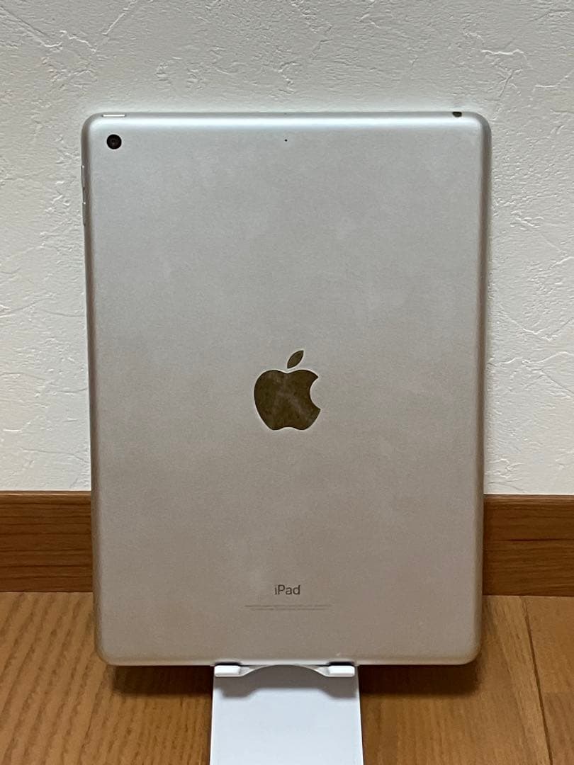 【美品】Apple iPad 第6世代 本体 シルバー 32GB