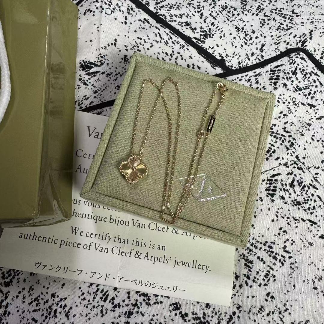 Van Cleef & Arpels 四つ葉のクローバーネックレス@1