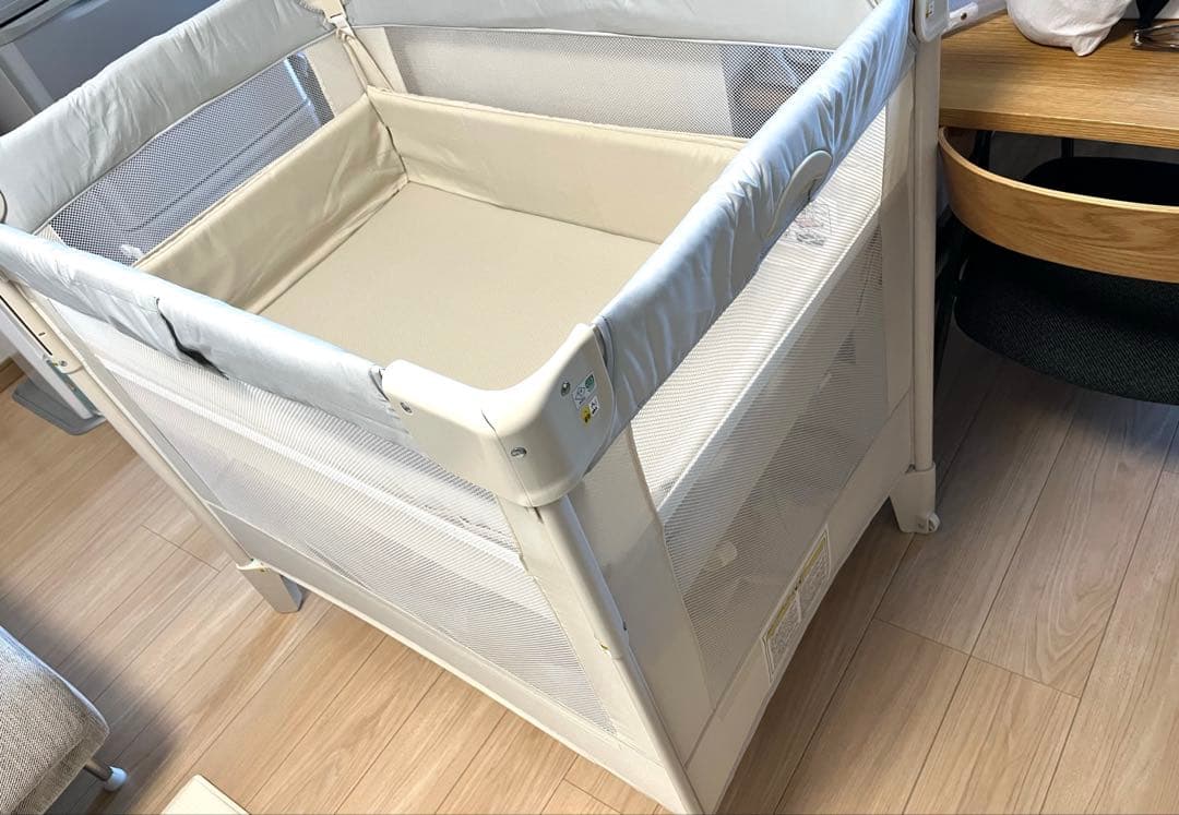 Aprica ココネルエアー AB ホワイトグレー　ベビーベッド