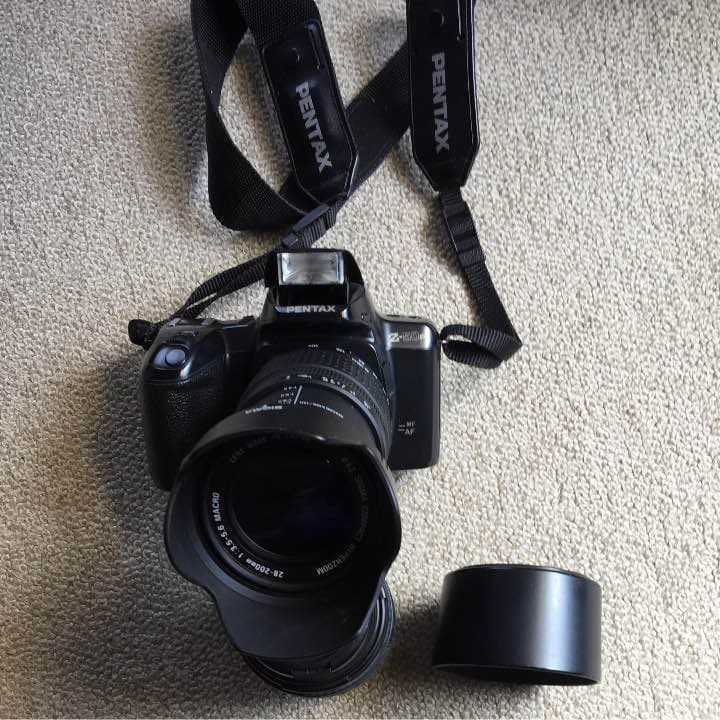 ペンタックス一眼レフカメラ28mmー200mm望遠付き