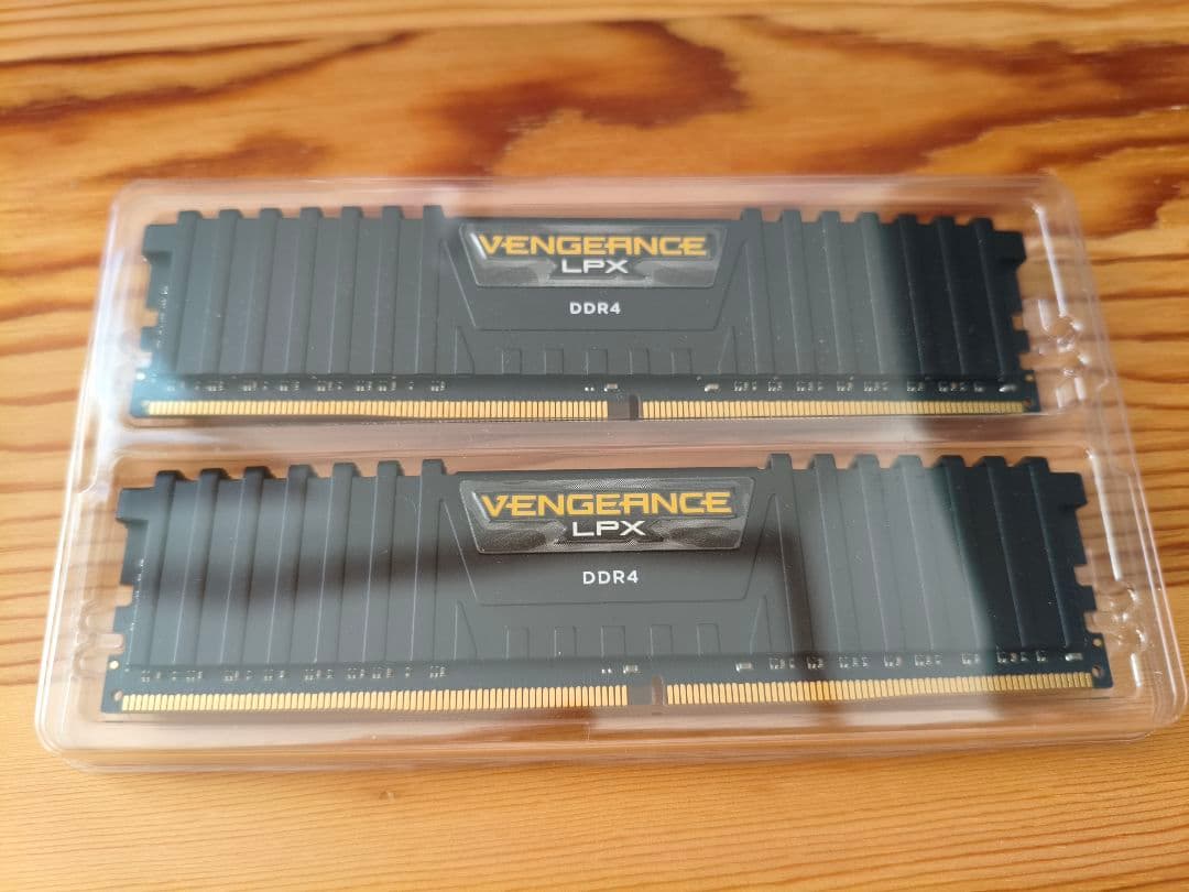 Corsair Vengeance LPX DDR4 メモリー（16G×2）