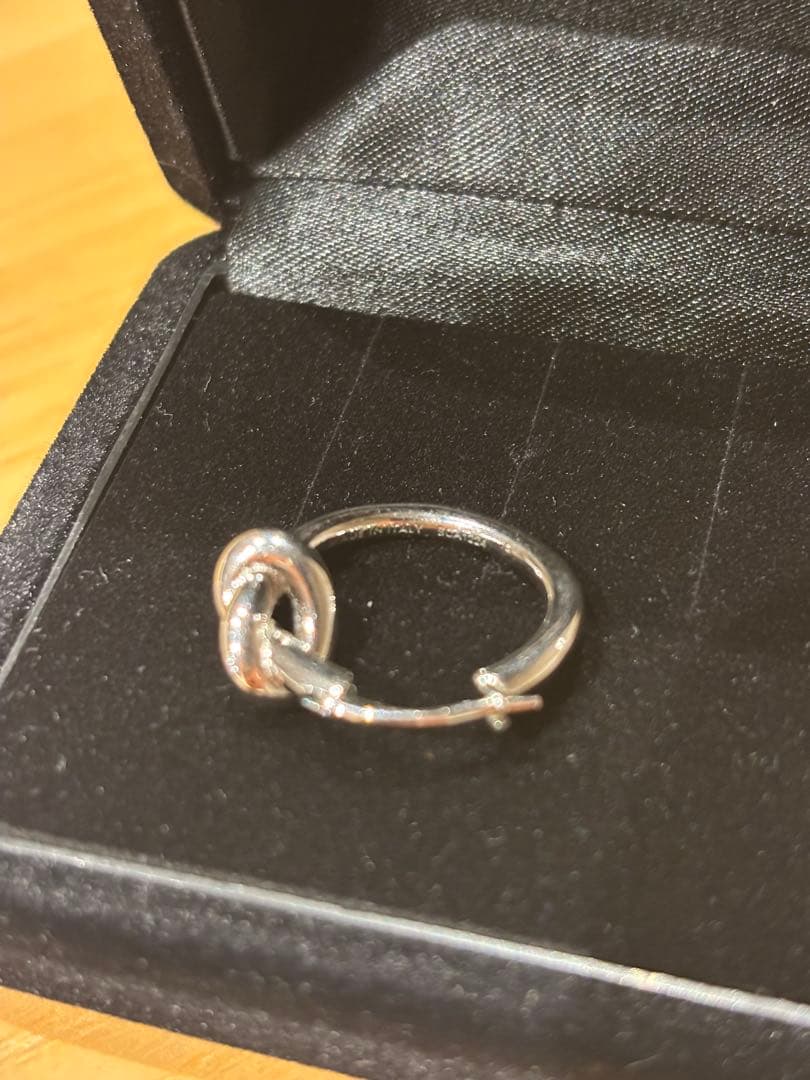 【片耳のみ】CELINE ノットフープ ピアス シルバー系 SCA1224