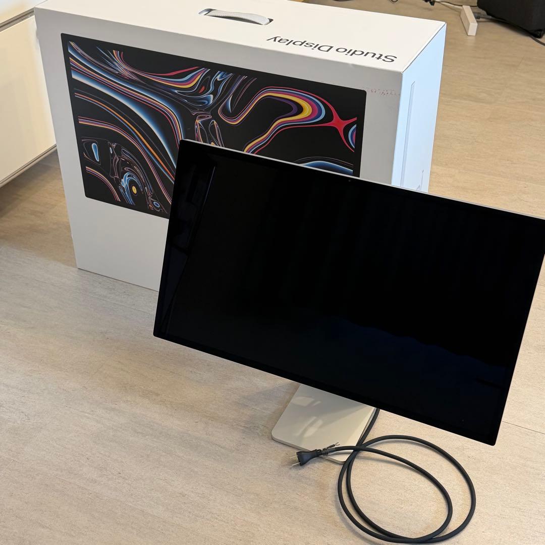 Studio Display 傾きと高さを調整できる Apple ディスプレイ