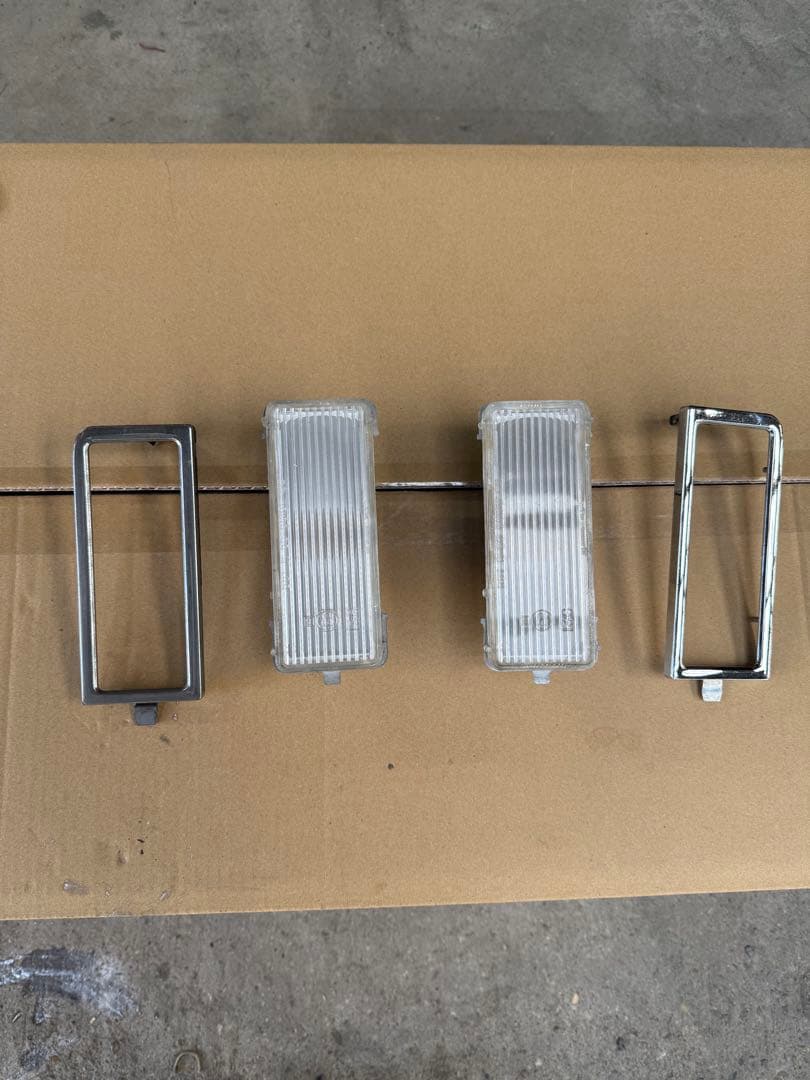 H*o様 キャデラック　ブロアム　80〜92 バックランプレンズ　フレームセット