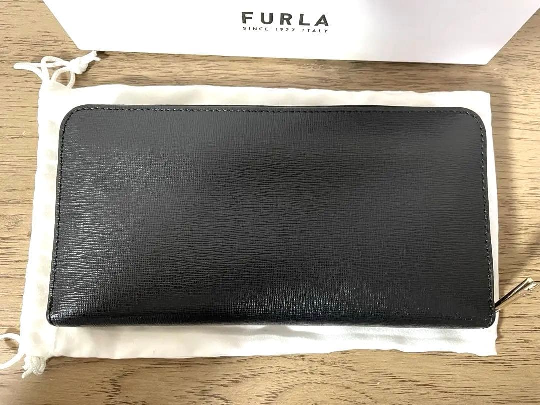 新品同様FURLA ブラックレザー長財布