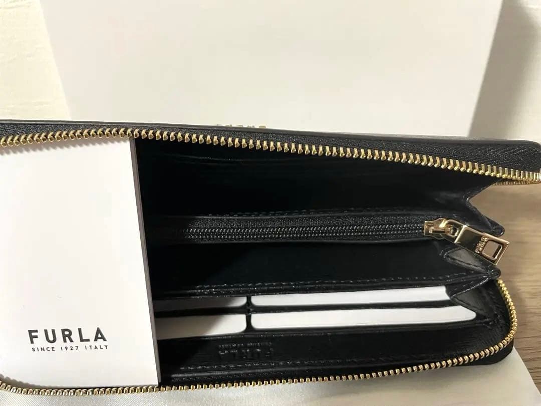 新品同様FURLA ブラックレザー長財布