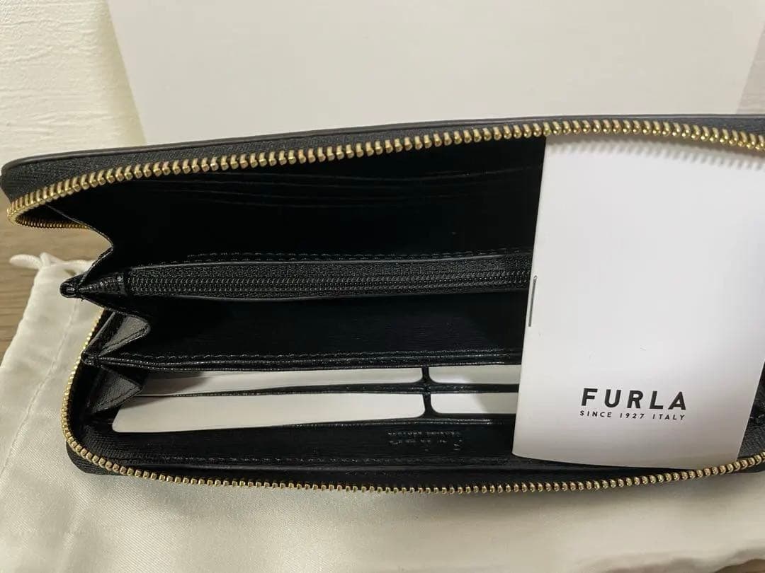 新品同様FURLA ブラックレザー長財布