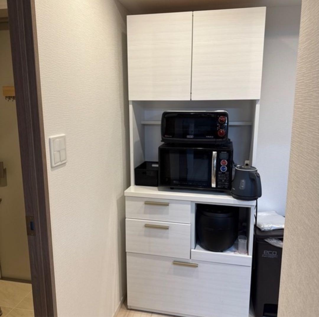 ホワイトキッチンキャビネット(食器棚)