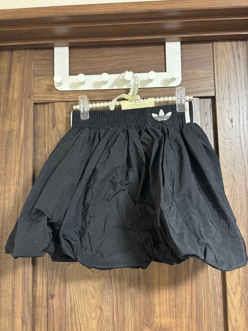 アディダス ブラック フレアスカート