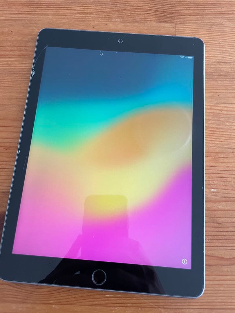 【送料込み】iPad 第6世代 32GB バッテリー良好 未使用充電器＋箱付き