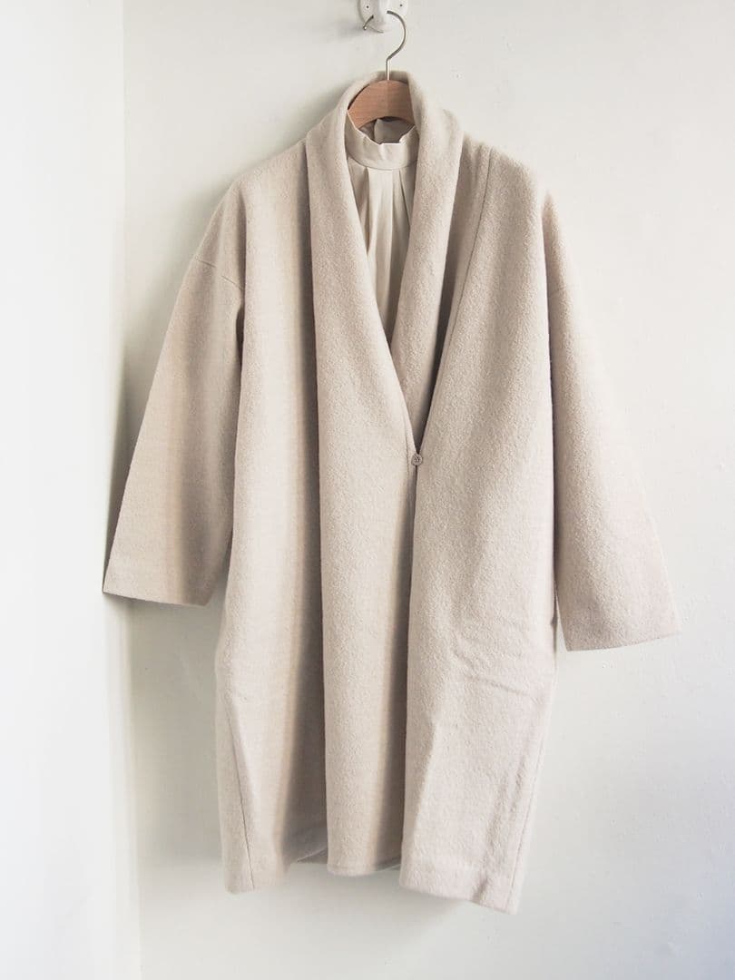 evamevaプレスウールローブコート