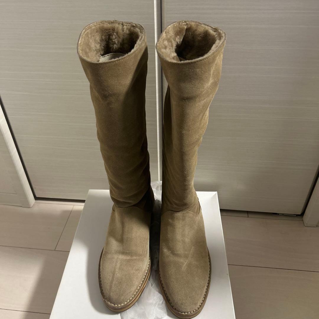 ジミーチュウベージュ スエード ファー付きムートンブーツ