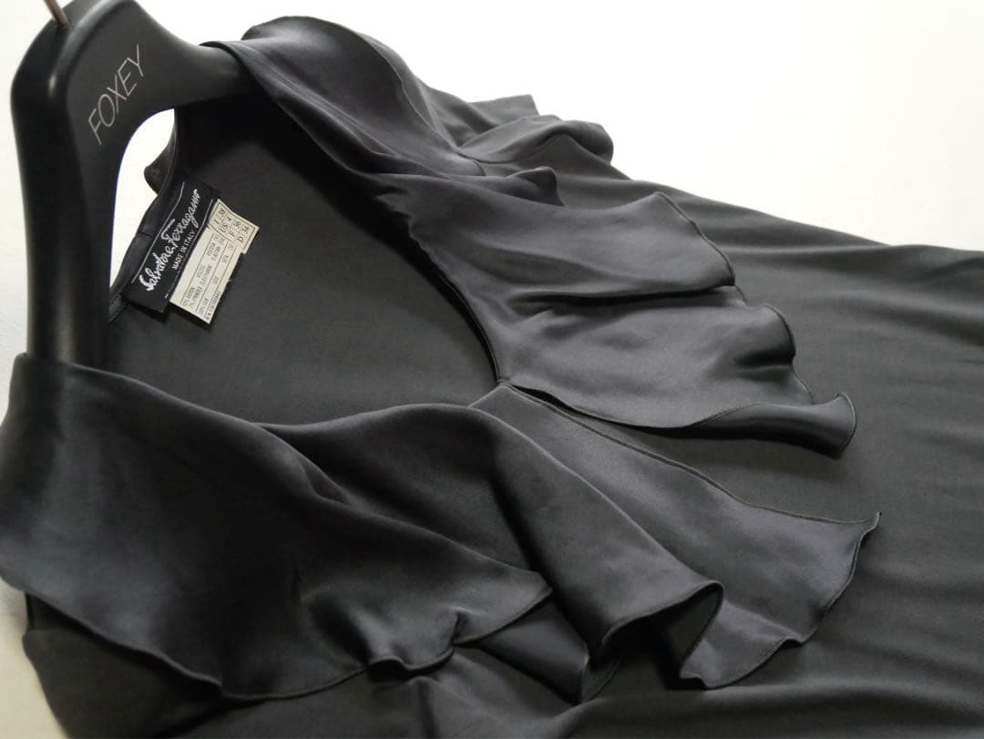 サルヴァトーレフェラガモ　シルクフリル　トップス　38