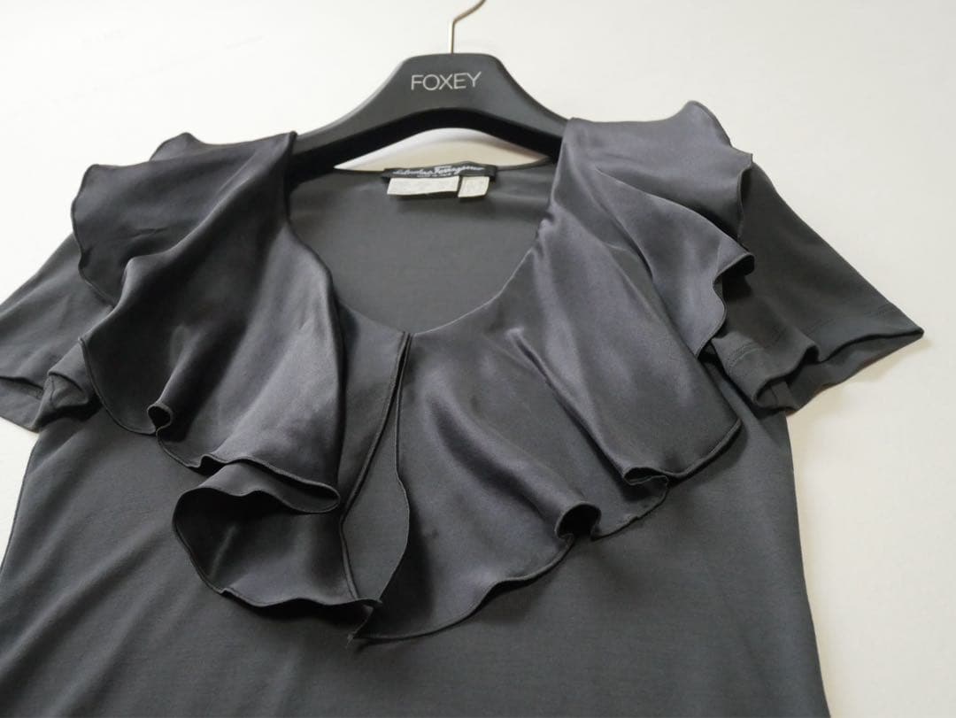 サルヴァトーレフェラガモ　シルクフリル　トップス　38