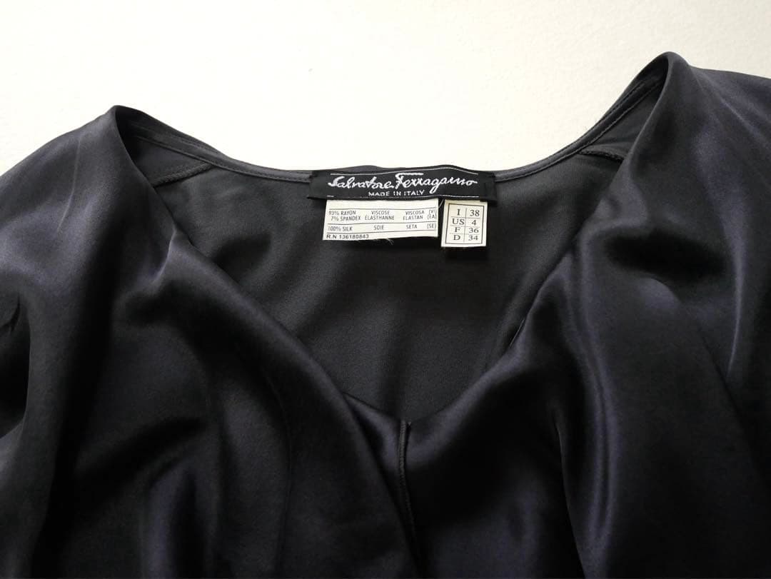 サルヴァトーレフェラガモ　シルクフリル　トップス　38