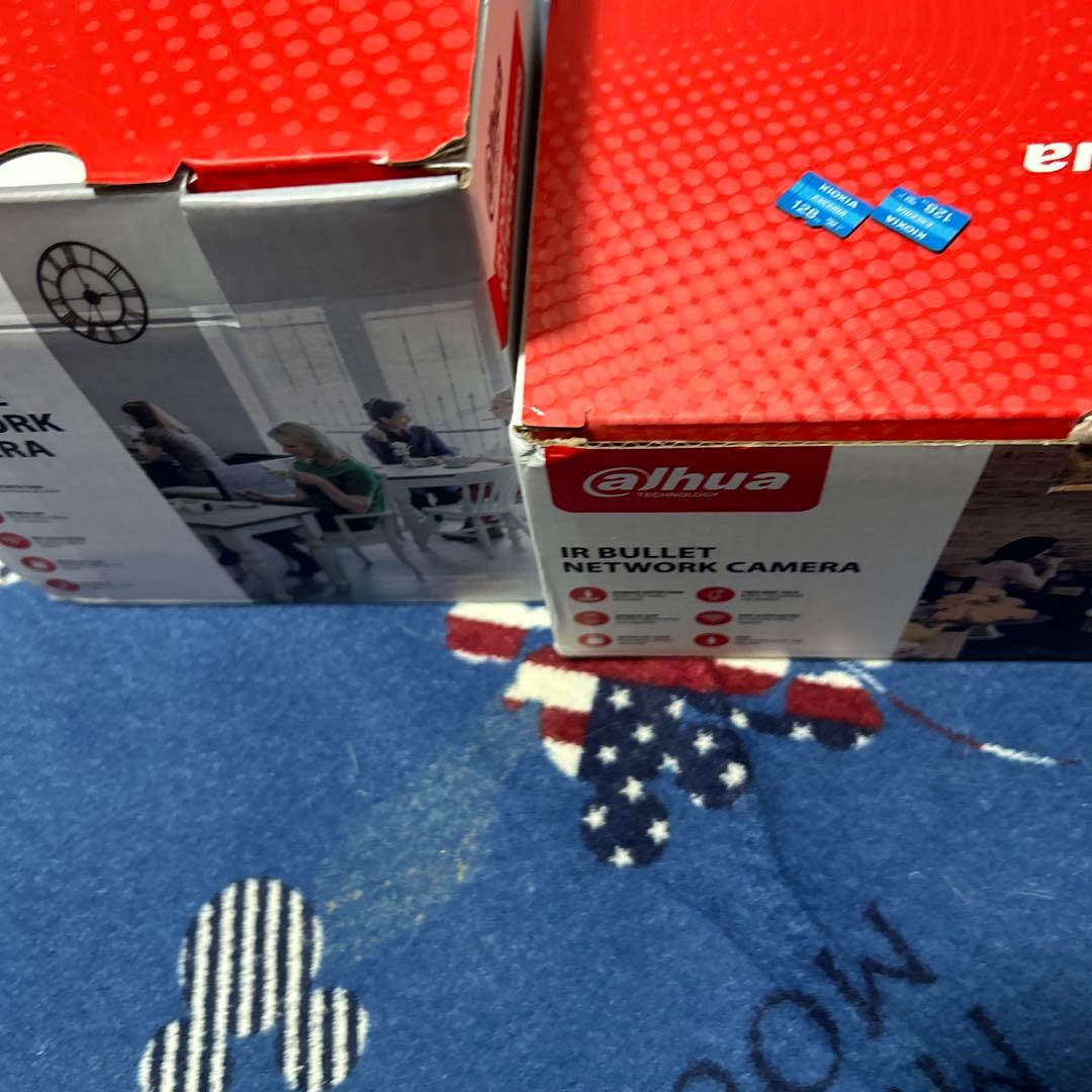 ワイヤレス防犯カメラ2台セット＋128GBメモリーカード付き