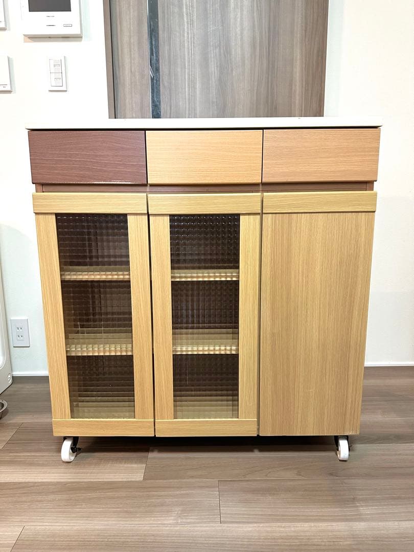 【モモコ】食器棚 ナチュラルウッド(キャスター付き)