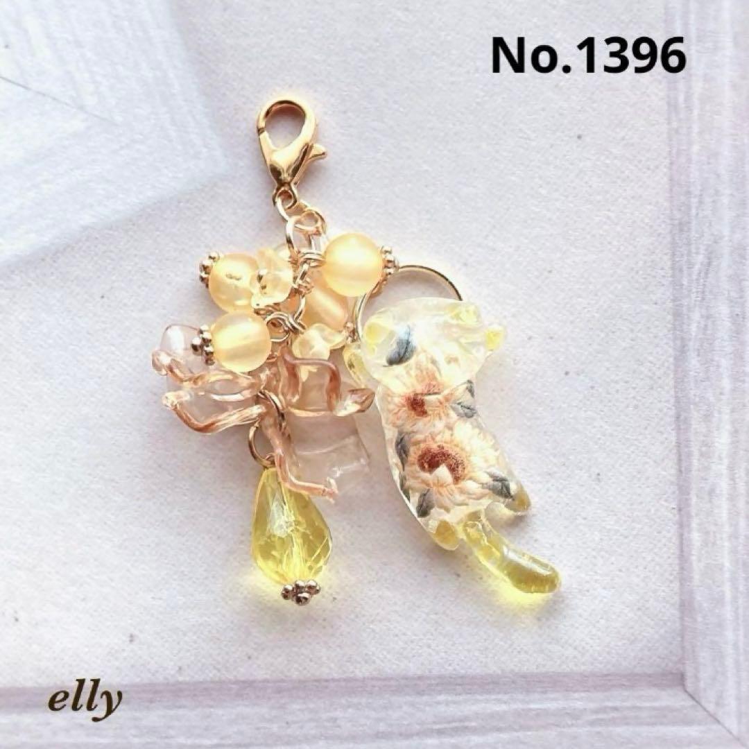 【ゆきゆっきー❄様】天然石　琉球ガラス　ラベンダー　とびつき猫　レジン　チャーム