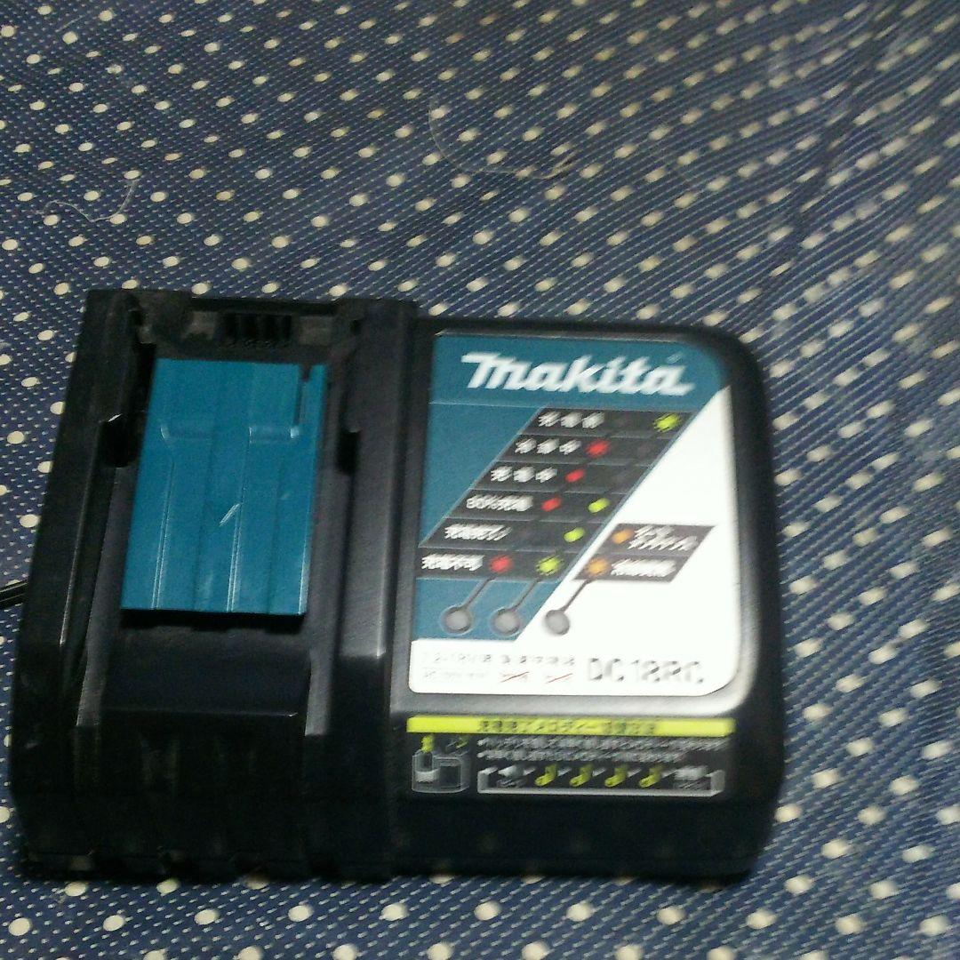 マキタの充電機2台です