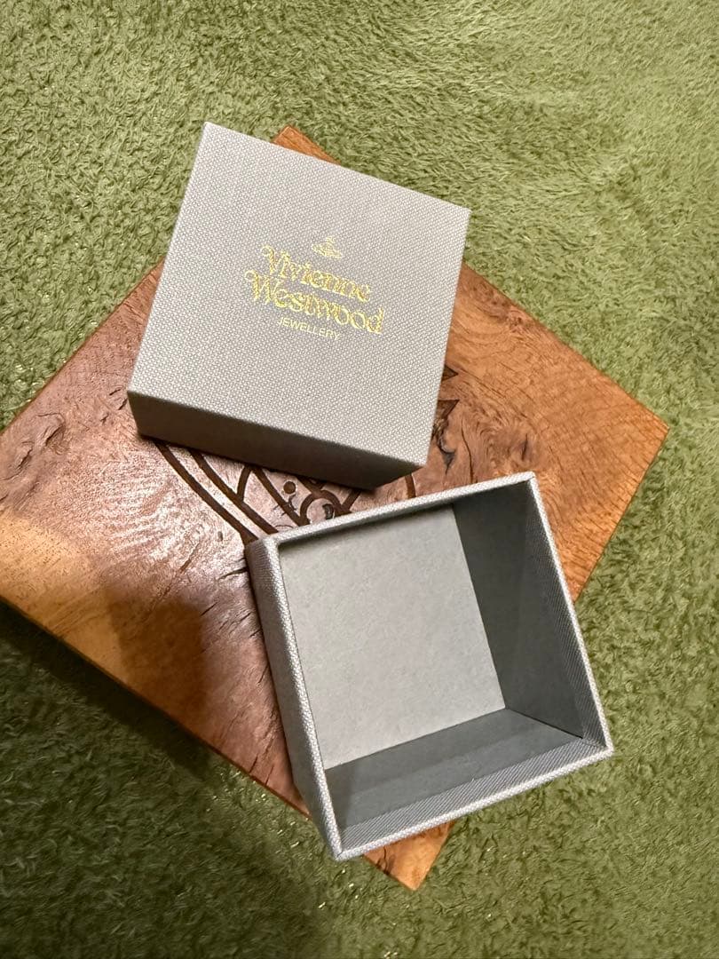 正規美品お箱付 Vivienne Westwoodニュースモールオーブシルバー