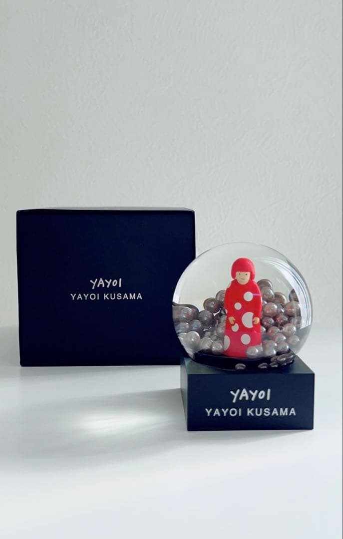 草間彌生　MOMA スノードーム