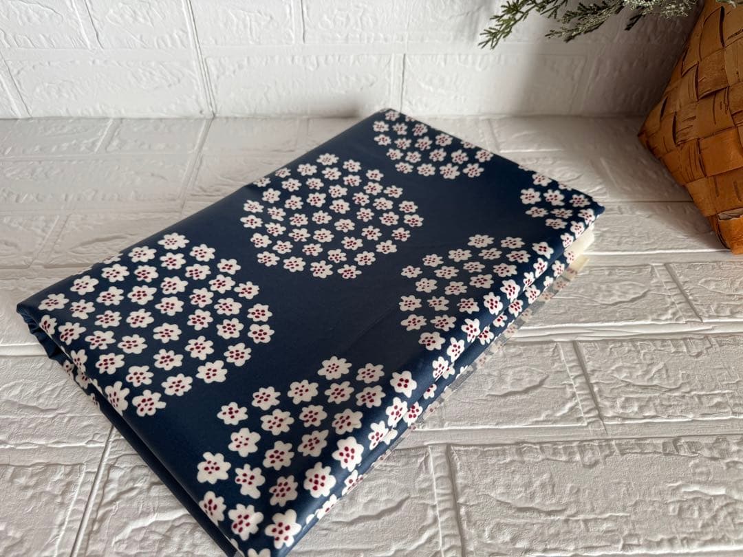 marimekko プケッティ　撥水加工生地　紺　【美品】