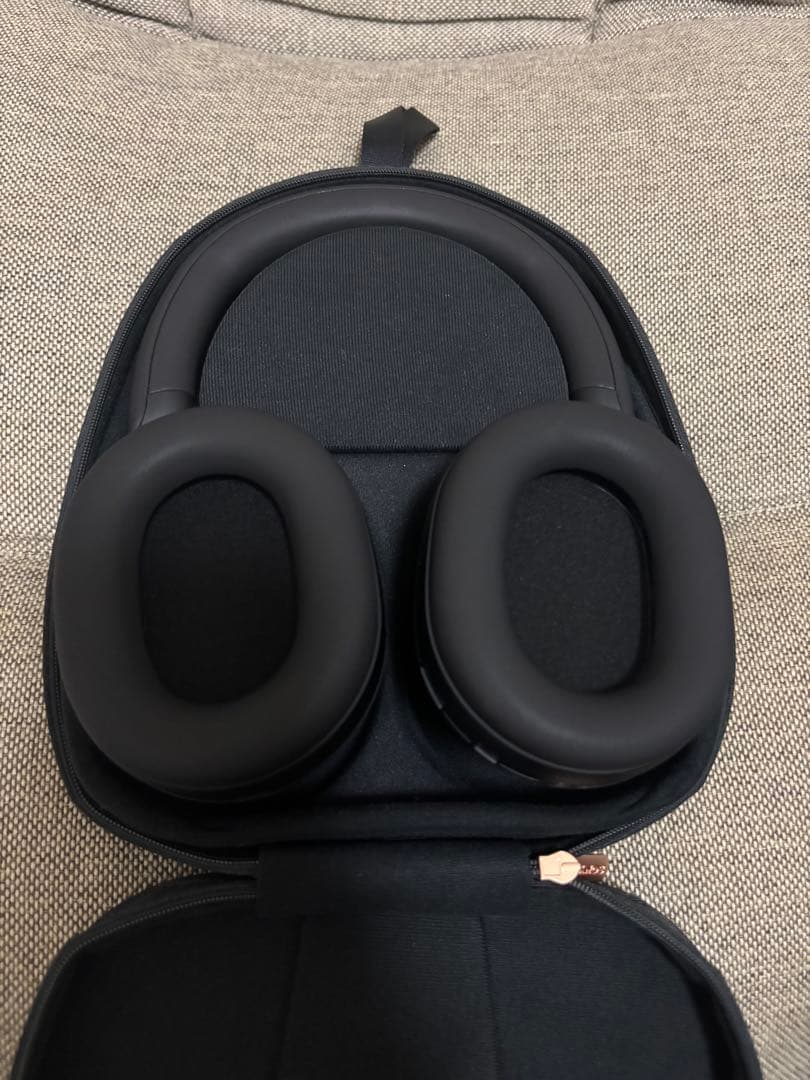 SONY WH-1000XM5 ワイヤレスヘッドホン　シリコンケース付き